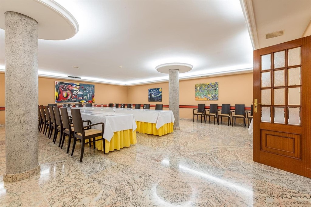 ¿Tienes una reunión de trabajo? ¡Reserva nuestra sala de reuniones en Santiago!